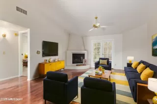 Photo #2: 6820189 Listing 