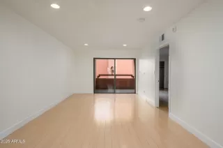 Photo #6: 6820921 Listing