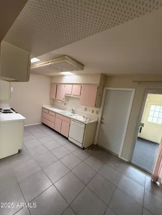 Photo #4: 6821087 Listing