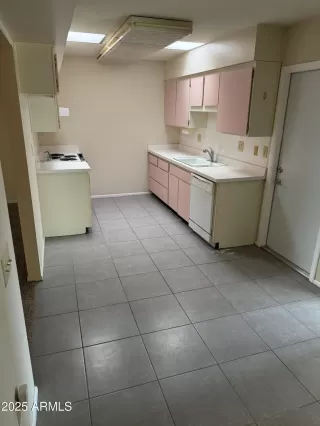 Photo #5: 6821087 Listing