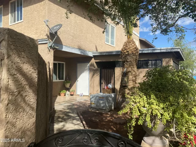 MLS: 6821173 Condo For Sale