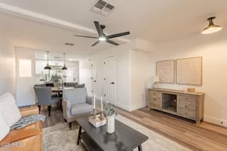 Photo #4: 6821384 Listing