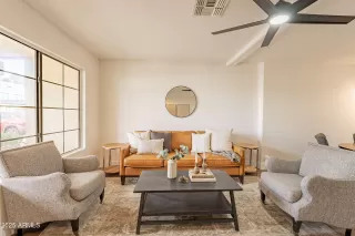 Photo #5: 6821384 Listing