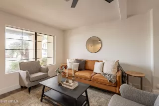 Photo #6: 6821384 Listing