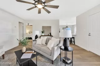 Photo #4: 6821436 Listing