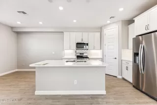 Photo #5: 6821530 Listing