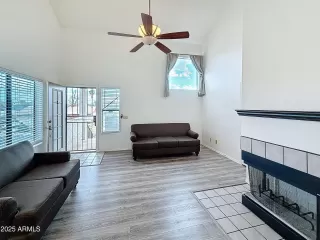 Photo #4: 6821572 Listing