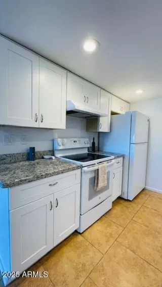 Browse active condo listings in GRAYBRIAR