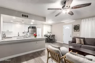 Photo #2: 6821903 Listing 