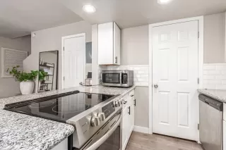 Photo #4: 6821903 Listing 