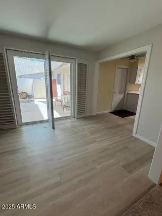 Photo #6: 6821942 Listing