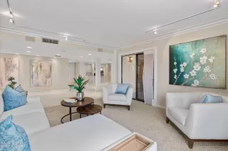 Photo #4: 6821946 Listing