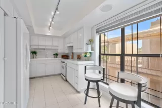 Photo #5: 6821946 Listing