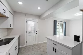 Photo #3: 6821962 Listing 