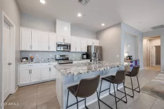 Photo #5: 6821965 Listing