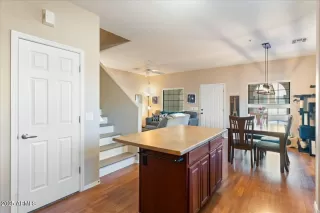 Photo #6: 6822243 Listing