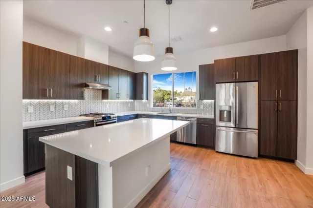 MLS: 6822552 Condo For Sale