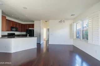 Photo #5: 6822725 Listing