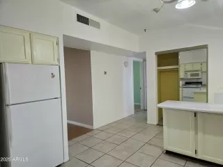 Photo #5: 6822815 Listing