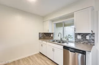 Photo #6: 6822947 Listing