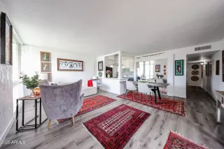 Photo #3: 6822953 Listing