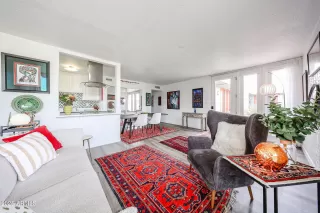 Photo #5: 6822953 Listing