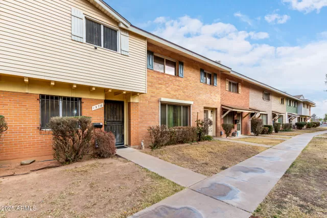 MLS: 6823028 Condo For Sale