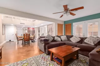 Photo #5: 6823038 Listing