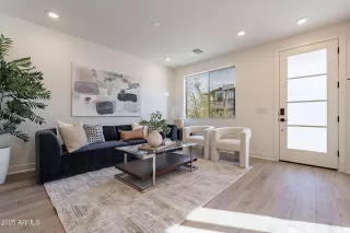 Photo #1: 6823058 Listing 