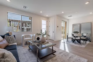 Photo #2: 6823058 Listing 