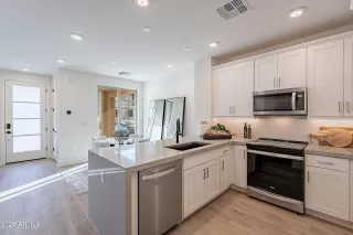 Photo #5: 6823058 Listing 