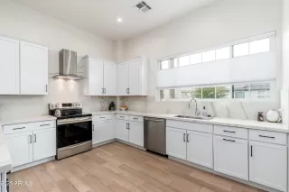 Photo #5: 6823285 Listing 