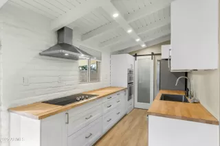 Photo #6: 6823929 Listing 