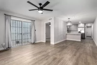 Photo #6: 6824082 Listing