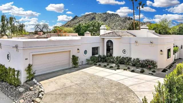 MLS: 6824096 Condo For Sale