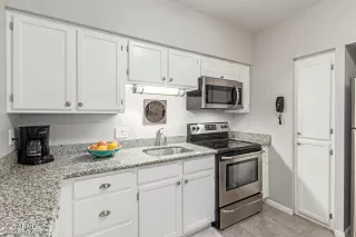 Photo #3: 6824203 Listing