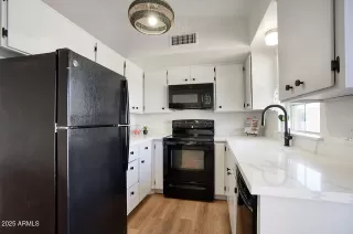 Photo #3: 6824618 Listing