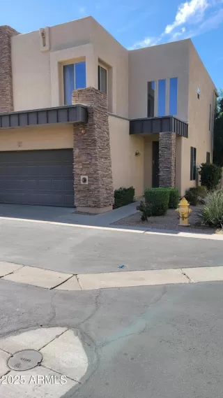 Photo #2: 6824649 Listing 