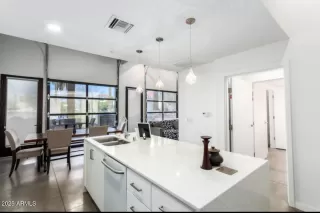 Photo #5: 6825352 Listing 