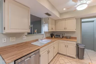 Photo #6: 6825386 Listing