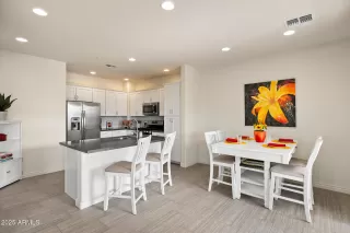 Photo #3: 6825413 Listing