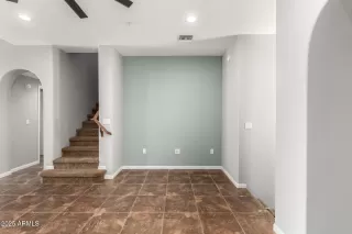 Photo #5: 6826124 Listing