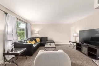 Photo #5: 6826131 Listing