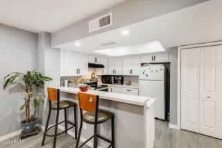 Photo #4: 6826155 Listing