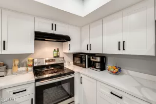 Photo #5: 6826155 Listing