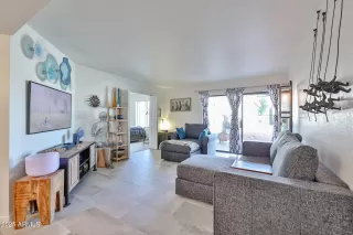 Photo #5: 6826200 Listing