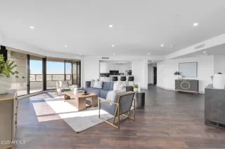 Photo #2: 6826278 Listing 