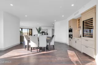 Photo #5: 6826278 Listing 