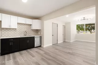 Photo #6: 6826628 Listing 