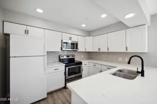 Photo #1: 6826848 Listing 